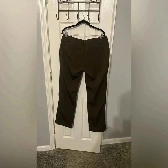 Women’s Under Armor Pants Capri Convertible Pants Dark Brown Great Condition - Picture 8 of 10